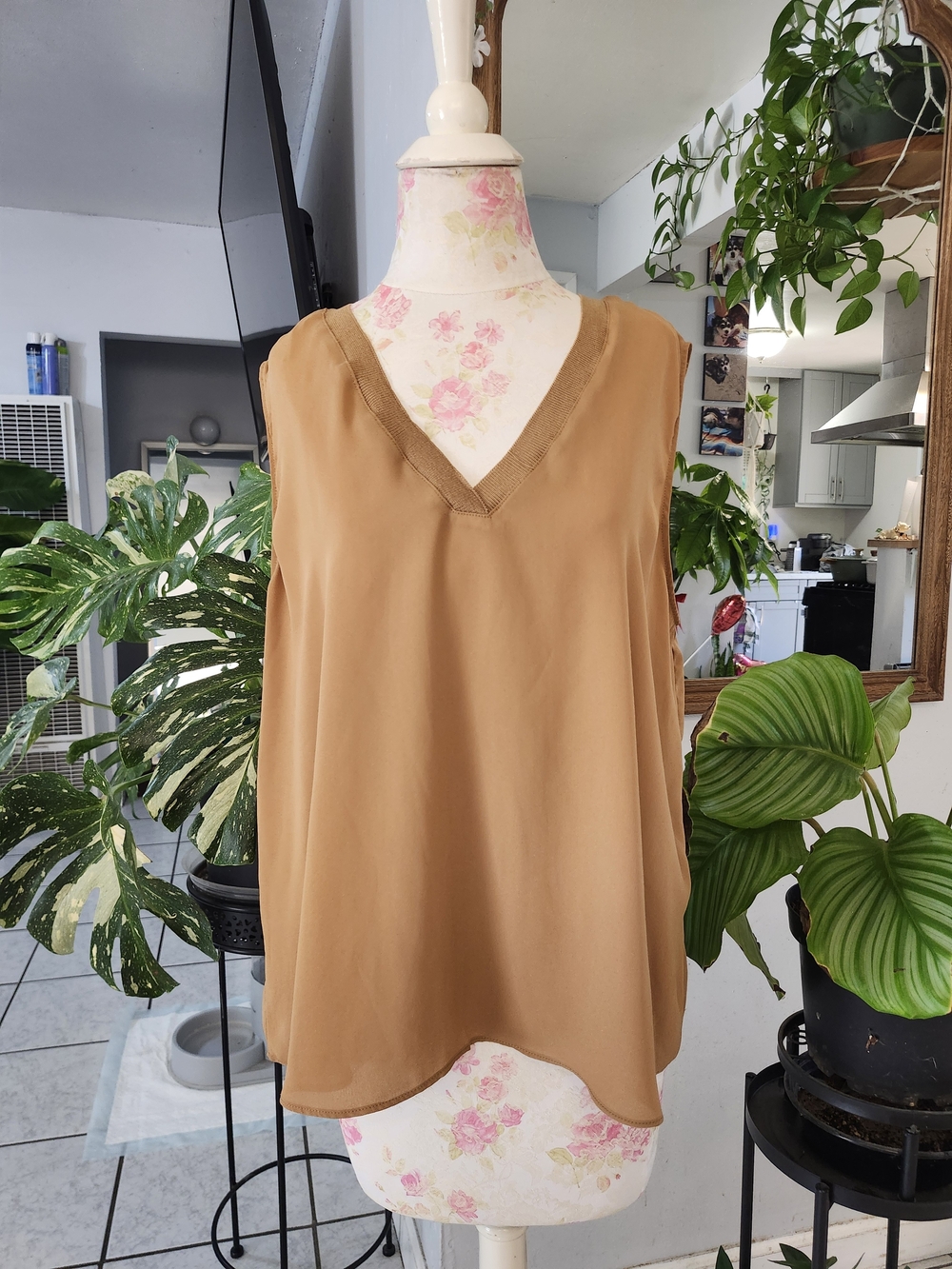 Worthington Tan V-Neck Sleeveless Shell Top